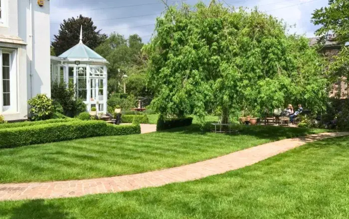 Garden Pathway Ideas That Improve Both Style and Function